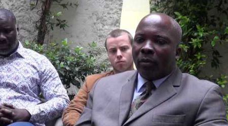 LE DEPUTE  GNANGBO KACOU FACE AUX JOURNALISTES