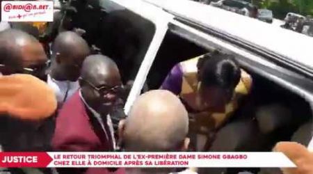 Le retour triomphal de l’ex première dame Simone Gbagbo chez elle à domicile après sa libération