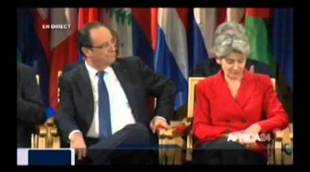 Paris: le prix UNESCO pour la recherche de la Paix attribue au president François Hollande
