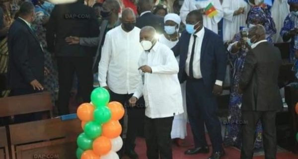 Coup de tonnerre: Laurent Gbagbo danse à la Cathédrale Saint Paul d&#39;Abidjan  après son retour triomphal en Côte d&#39;Ivoire | Ivoirebusiness.net