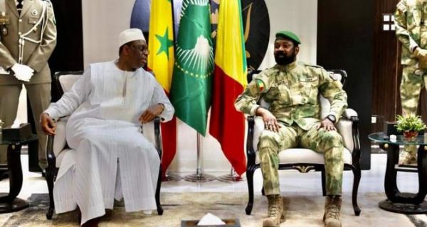 A Bamako, Macky Sall porteur d'un "message de paix" au colonel Assimi Goïta